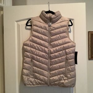 NWT Quilted Cloud Tech Vest